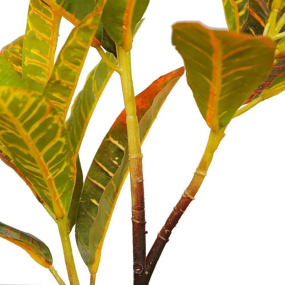 Artificialis crotons potted plant